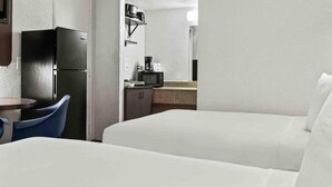 A hotel room with two beds, a small kitchenette, and a dining area with a table and chairs. - 2 Queen Beds | Non-Smoking, Kitchen (San Luis Obispo)