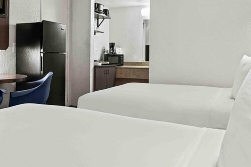 2 Queen Beds | Non-Smoking, Kitchen