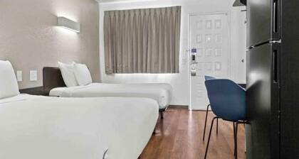 2 Queen Beds | Non-Smoking, Kitchen