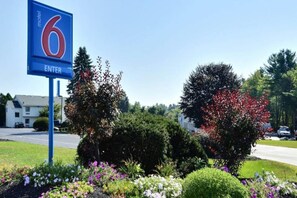 A motel sign with the number 6 and an 'ENTER' prompt.