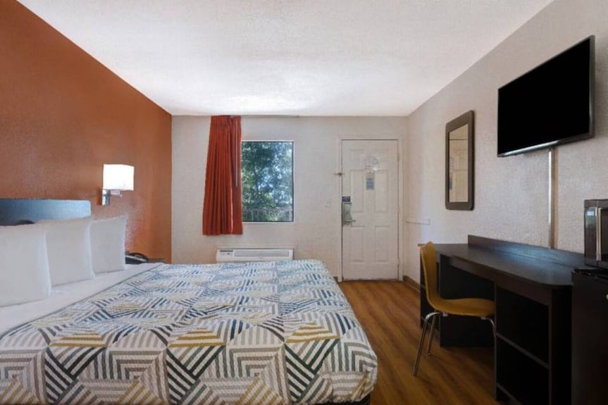 1 King Bed|nsmk,micfridge - Rolla, MO
