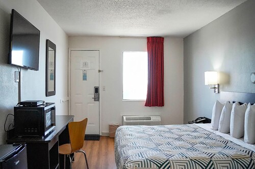 1 King Bed|Nsmk,Micfridge