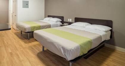 2 Full Beds|Non-Smoking,Kitchen