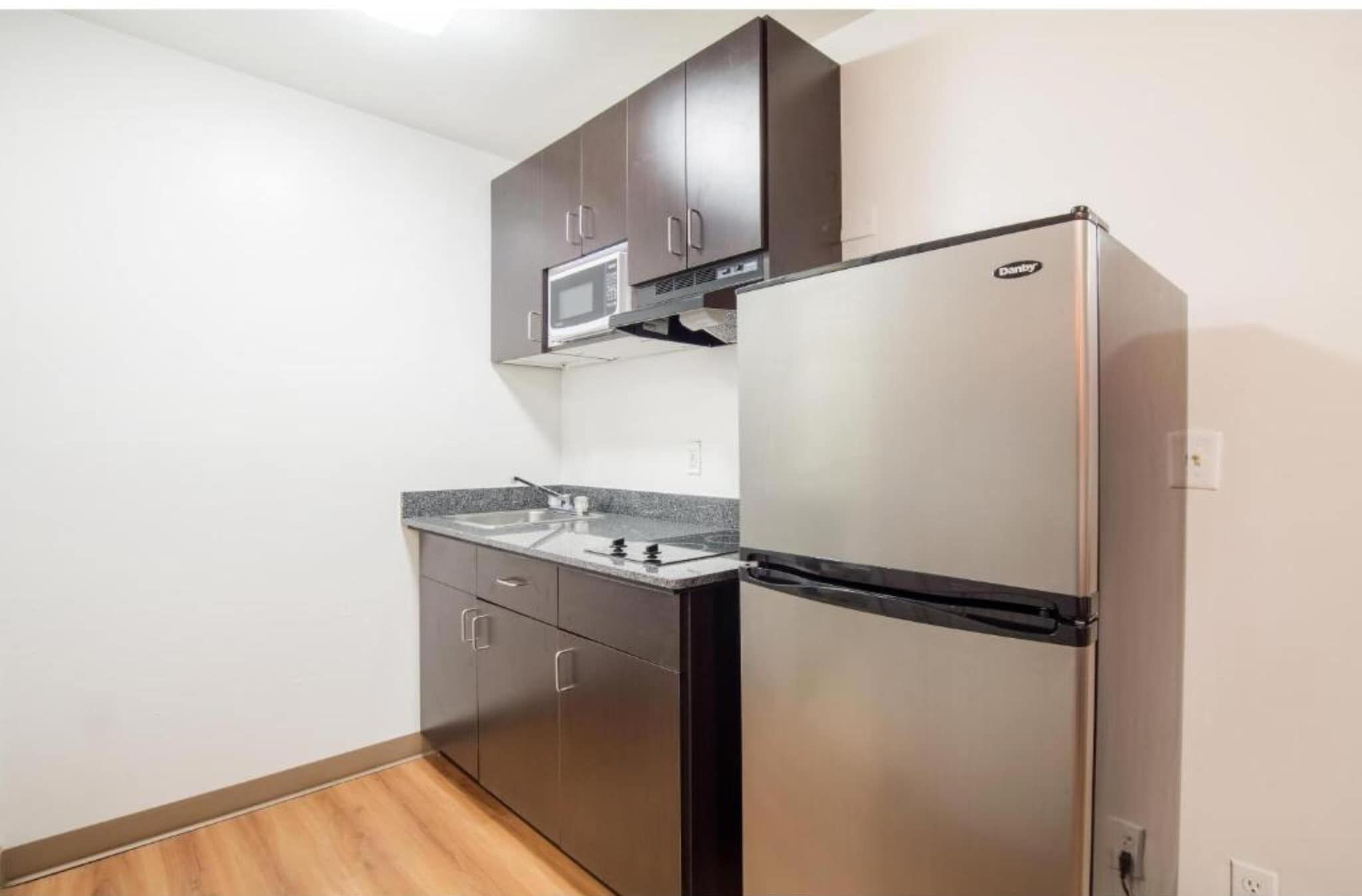 Coffee/tea maker, fridge, microwave