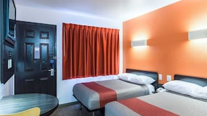 A hotel room with two beds, a desk, and a chair. - 2 Full Beds | Non-smoking (Oroville)