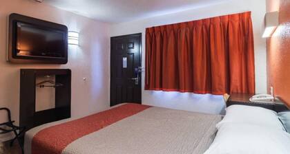 1 Queen Bed | Non-Smoking