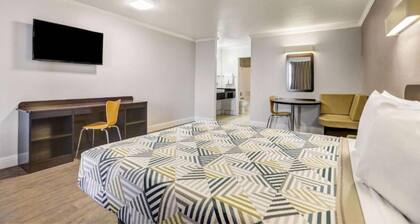 1 Queen Bed | Non-Smoking