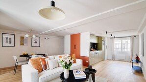 Living area - One-Bedroom Apartment (Paris)
