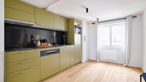 Private kitchen - One-Bedroom Apartment (Paris)