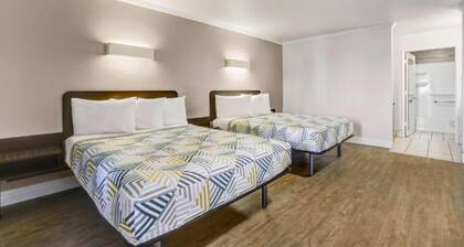 2 Queen Beds | Non-Smoking