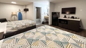 Room - 2 Queen Beds | Smoking, Micfridge (Vancouver)