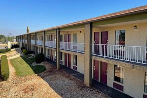 A motel with a row of rooms, each with a balcony and a door. - MS6 Stockbridge|2 Queen Beds|NS, Micfridge (Stockbridge)