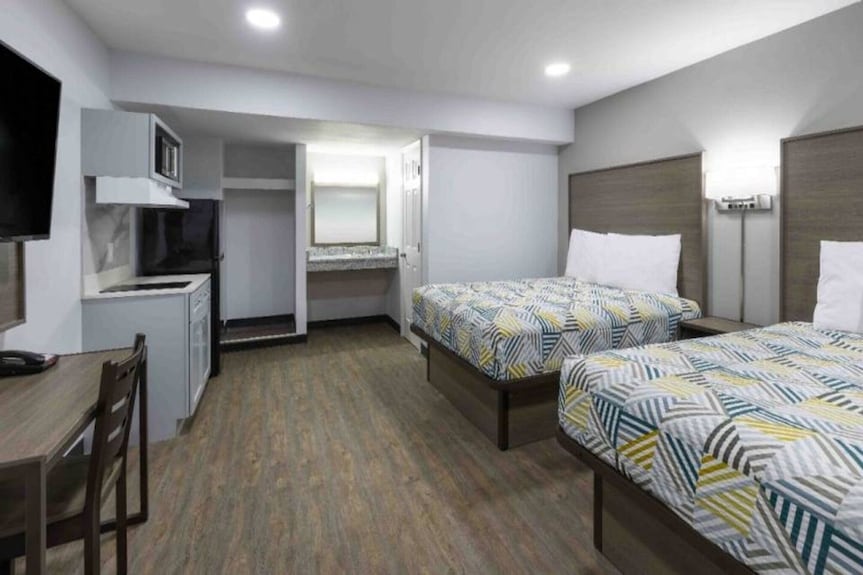 2 Queen Beds | Non-smoking, Kitchen - Hickory, NC