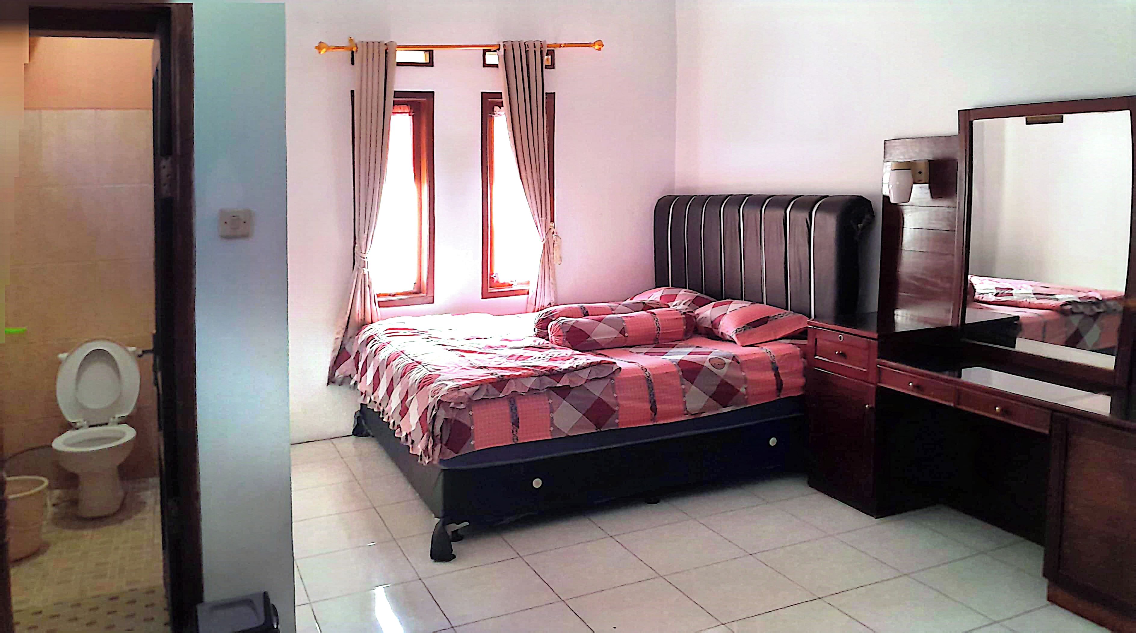 Villa familiar, 5 habitaciones, patio, vistas al jardín