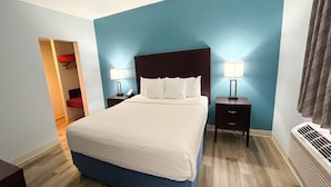 Room - 1 King Bed | Non-Smoking, Micfridge (Tiffin)