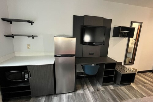 1 King Bed | Non-Smoking, Micfridge