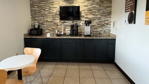 Dining - 2 Full Beds | Non-Smoking, Micfridge (Urbana, IL)