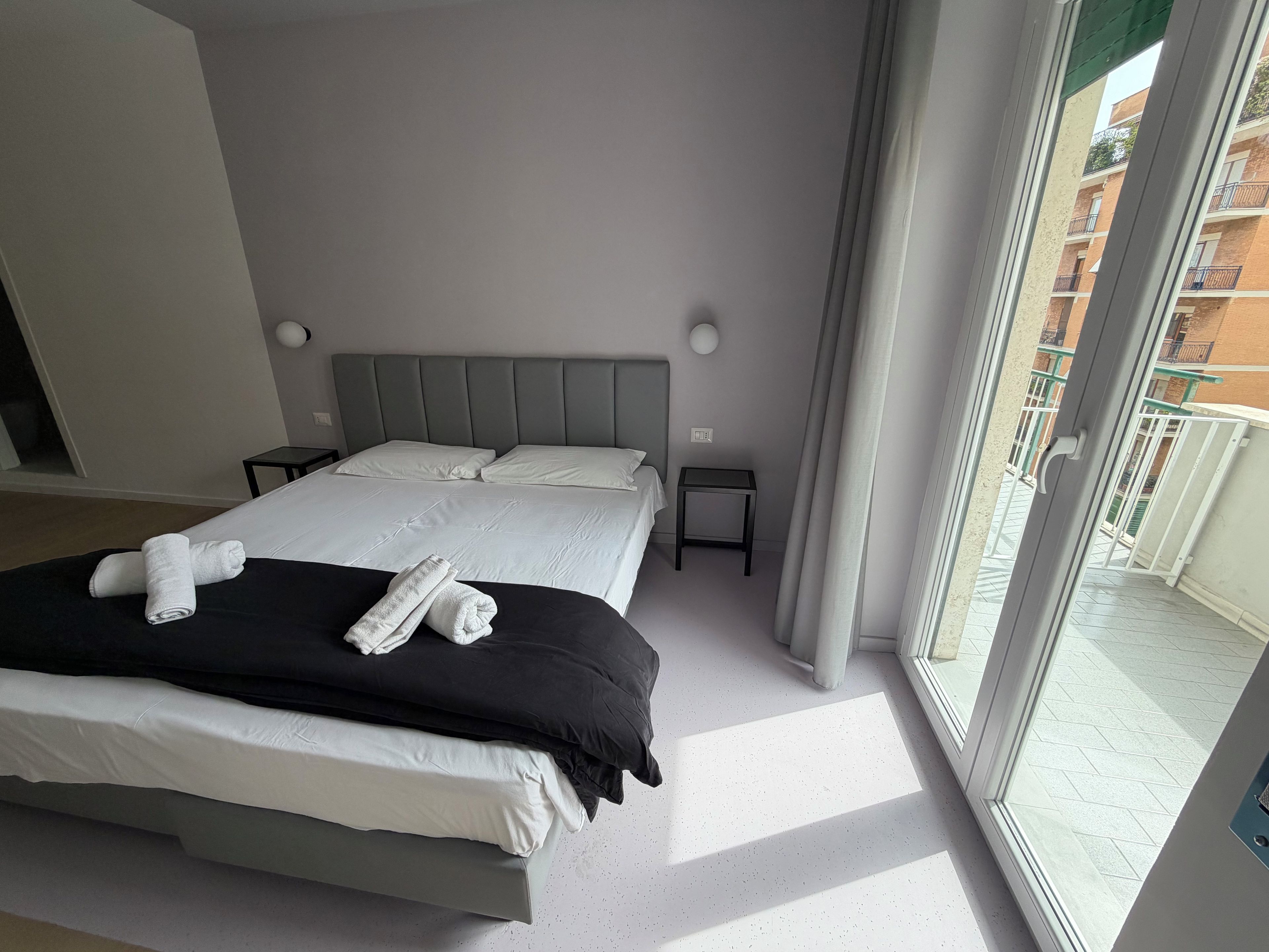 Deluxe Room, Balcony, City View | WiFi (free)