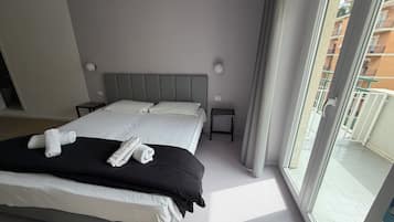 Deluxe Room, Balcony, City View | WiFi (free)