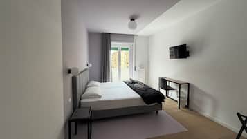 Deluxe Room, Balcony, City View | WiFi (free)