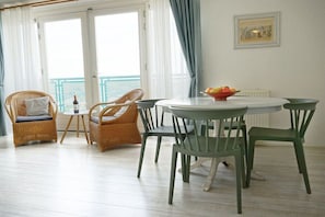 Dining - Strandslag Juliana 231 (Julianadorp aan Zee)
