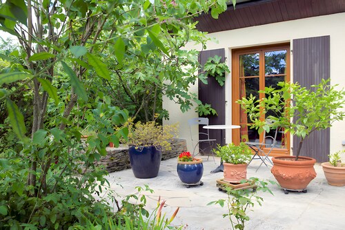 Les Dryades Guest Room – Shared Terrace, Communal Garden, and Wi-Fi