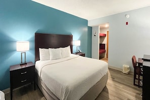 Room - 1 King Bed | Non-Smoking, Micfridge (Tiffin)