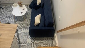 Living area - Serene 1-bedroom apartment in Paris perfect for your getaway (Paris)