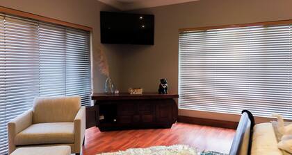 Luxurious 5-bedroom House Rental in Springs, South Africa