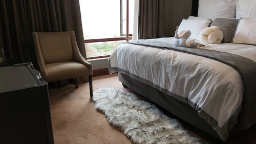 Luxurious 5-bedroom House Rental in Springs, South Africa