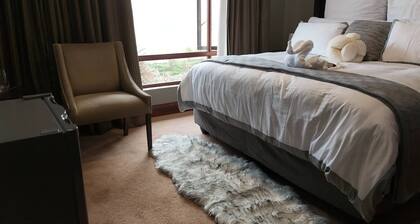 Luxurious 5-bedroom House Rental in Springs, South Africa