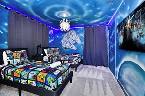 A room with a Star Wars theme, including a bed with a galaxy print, a wall mural, and a ceiling with a planet design. - 1128 Cozy Townhouse/Near Disney/Free Water Park (Davenport)