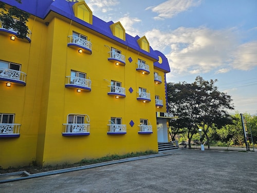 Prada Motel