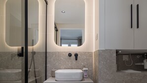 Bathroom - Cozy Studio (Paris)