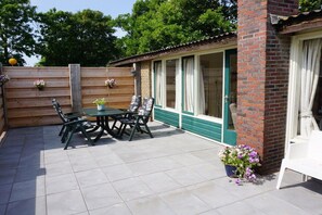 Outdoor dining - Holiday home with 1 bedroom (Callantsoog)