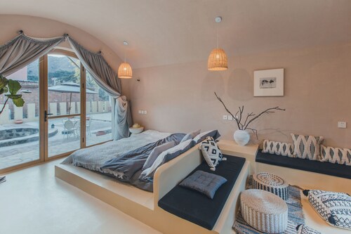 Qiran Rustic Resort Villa