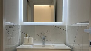 Bathroom - Vrbo Property (Milano)