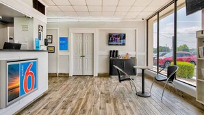 Dining - 1 King Bed|Premium,Micfridge,Nsmk (Conyers GA)
