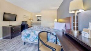 Room - 1 King Bed | Smoking, Micfridge (Effingham)