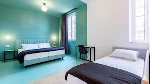 Family Room, Balcony, Courtyard View | Kalis bunyi, Wi-fi percuma 