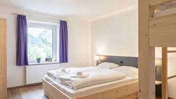 WiFi (free), bed sheets