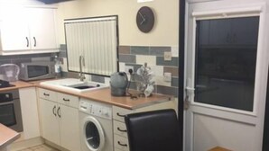 Private kitchen - 12 Lakeside Luxury | The Lodge | Sleeps 8 (Somerset)