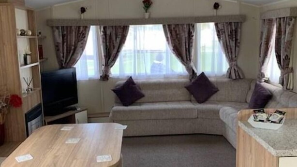 Living area - 98 Nautical Cove – Family Escape | Sleeps 8 (Somerset)