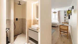 Bathroom - Superior Studio (Paris)