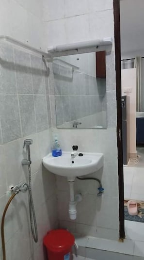 Bathroom - Modern one bedroom along the shores of Diani (Kwale County)