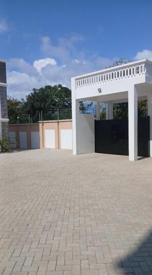 Property grounds - Modern one bedroom along the shores of Diani (Kwale County)