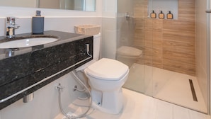 Apartamento, sacada | Banheiro