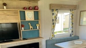 Dining - 97 Nautical Cove – Family Escape | Sleeps 8 (Somerset)