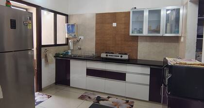 Furnished 3BHK apartment @ 5 min. walking distance from Vadodara Railway Station