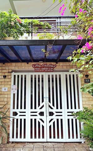A gated entrance to a property with a sign indicating 'Nary Homesitay' and contact information. - Nary Home Private1BR near My Khe BeachI Sleeps 4 I Kitchen l Washer Dryer l 2 AC (Đà Nẵng)